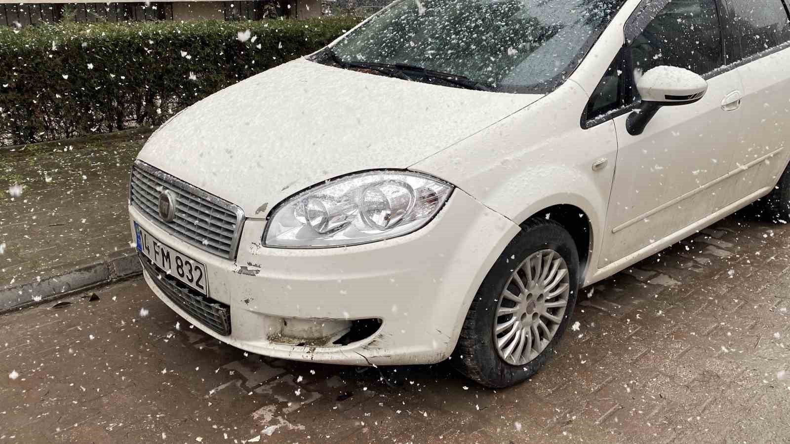 Bolu’da ters yönden gelen motosiklet 2 otomobile çarptı
