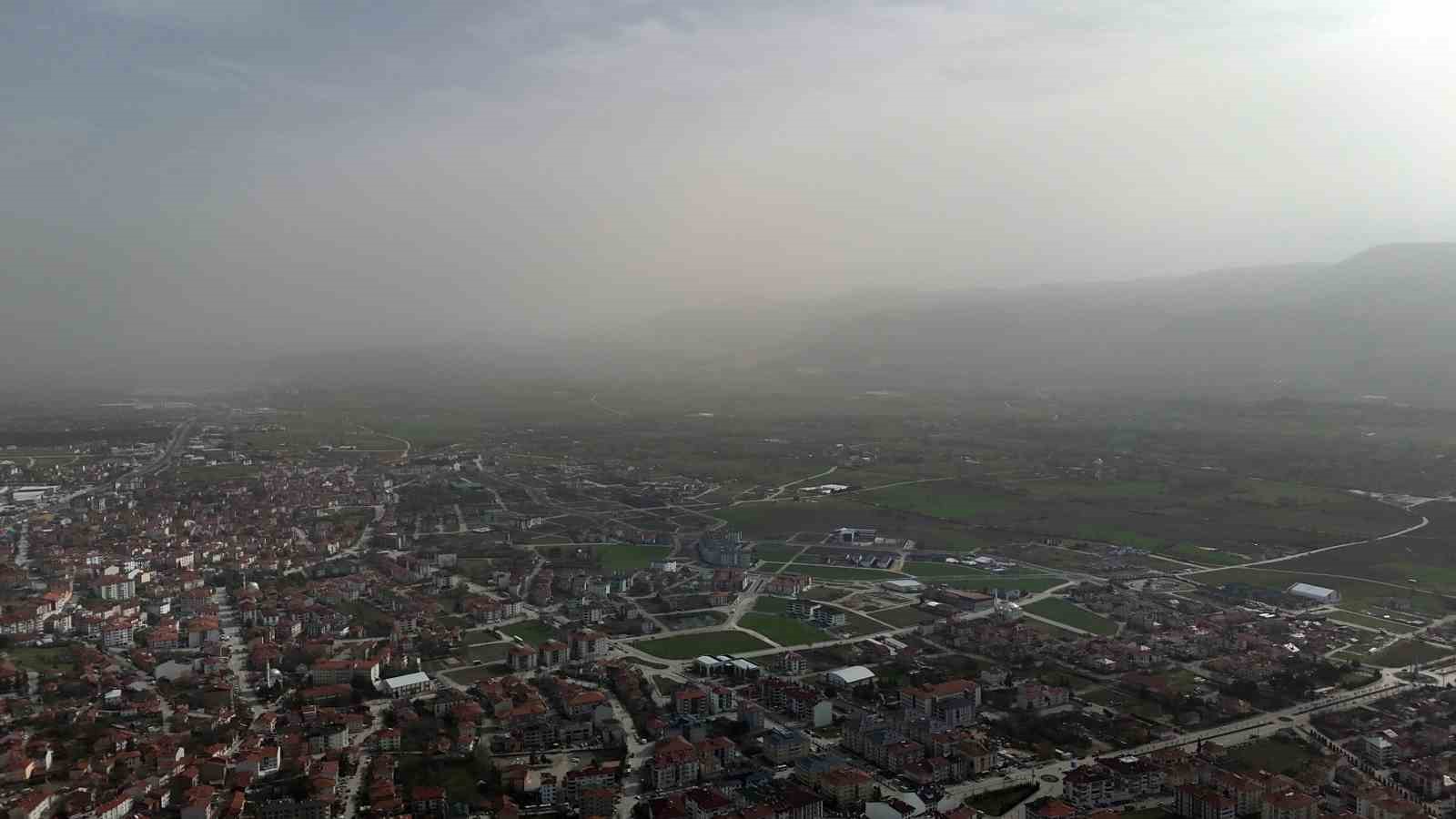 Bolu’da toz taşınımı etkili oluyor
