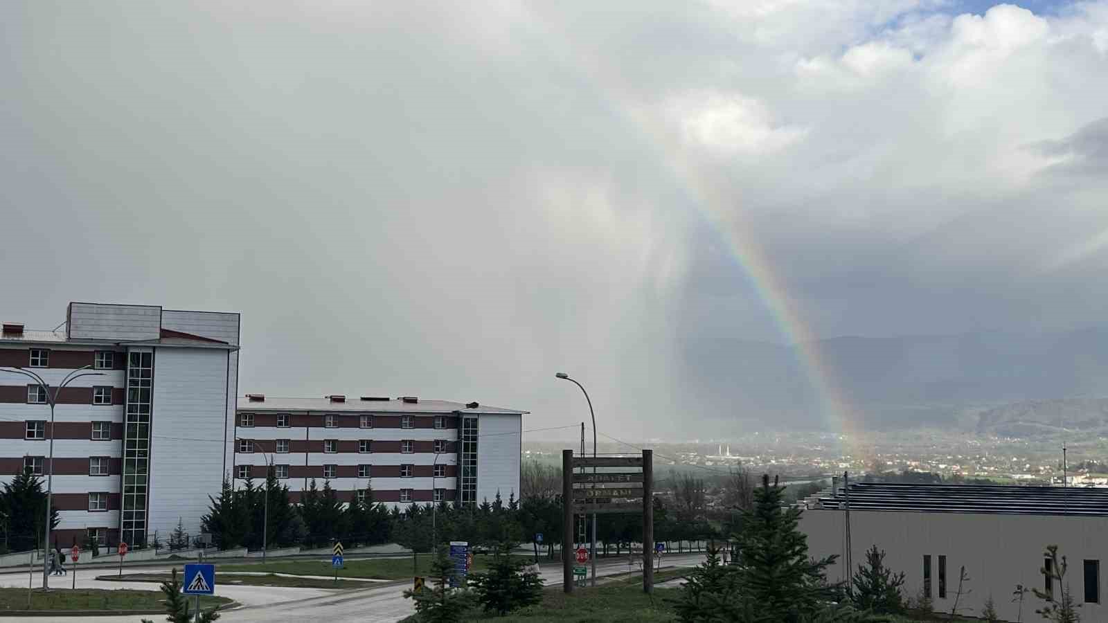 Bolu’da yağmur sonrası gökkuşağı şöleni
