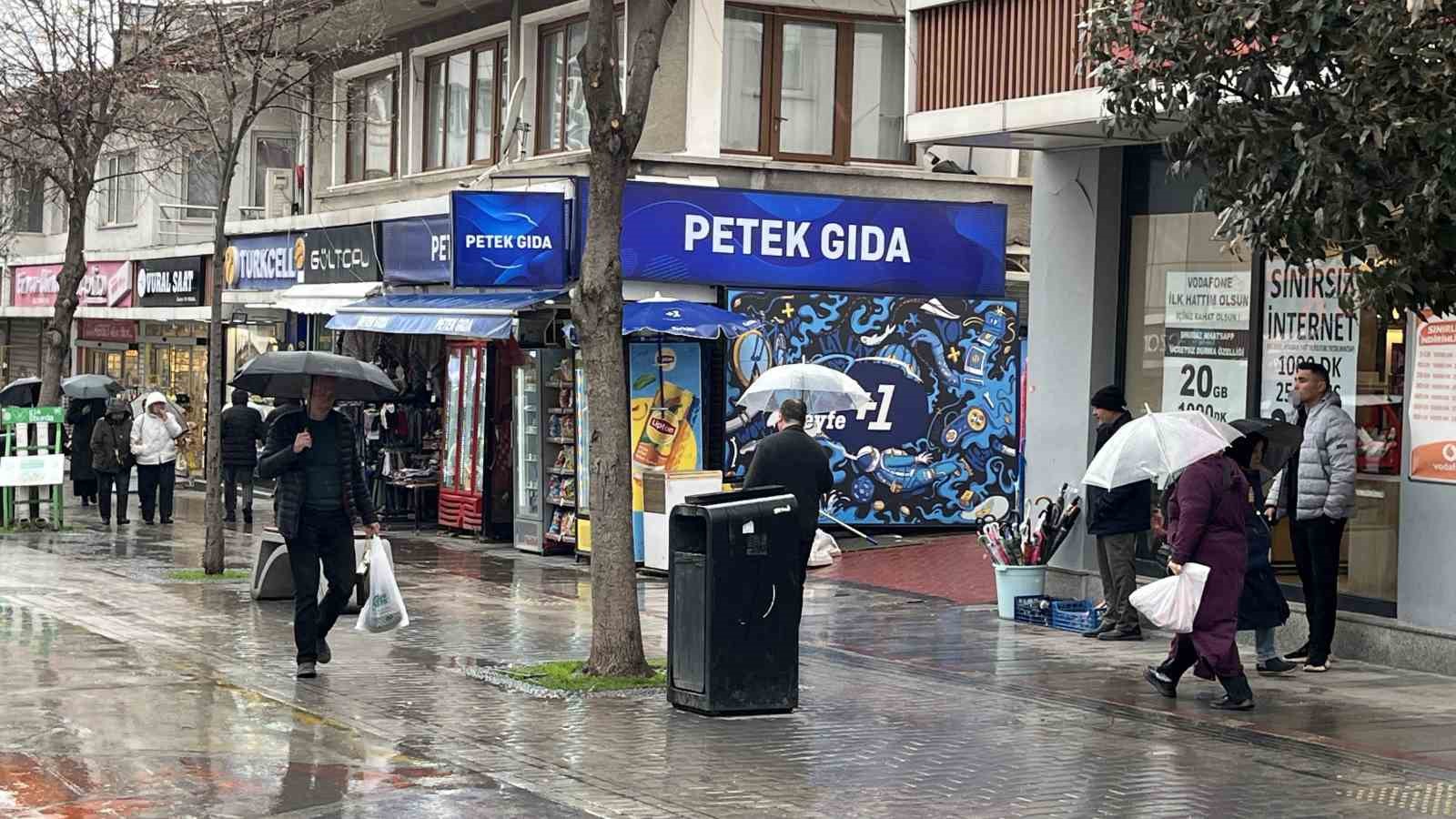 Bolu’da yağmur ve fırtına etkili oldu
