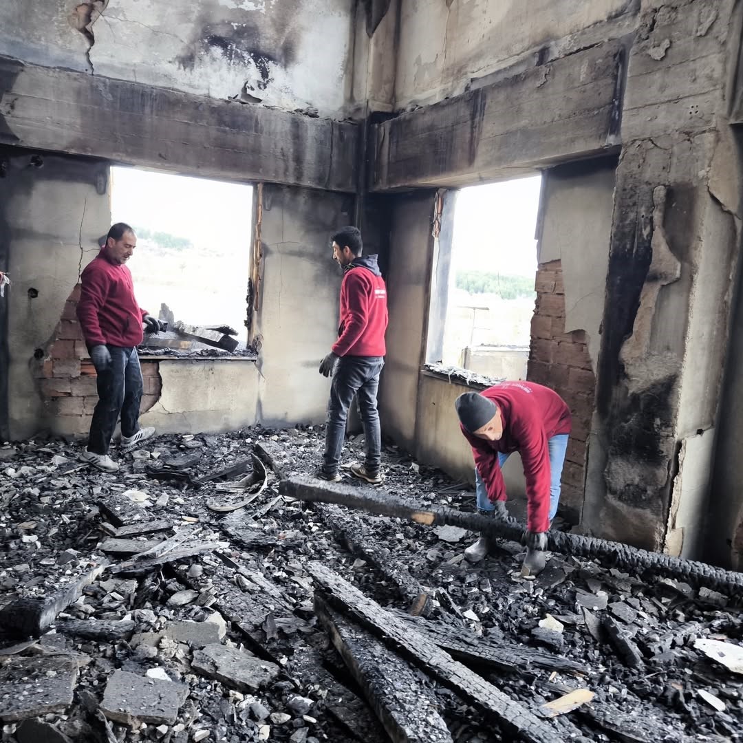 Bolu’da yanan camide enkaz kaldırma çalışmaları başladı
