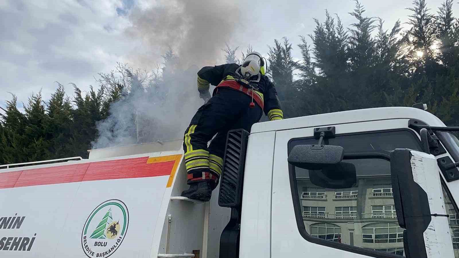 Bolu’da yol süpürme aracında yangın çıktı
