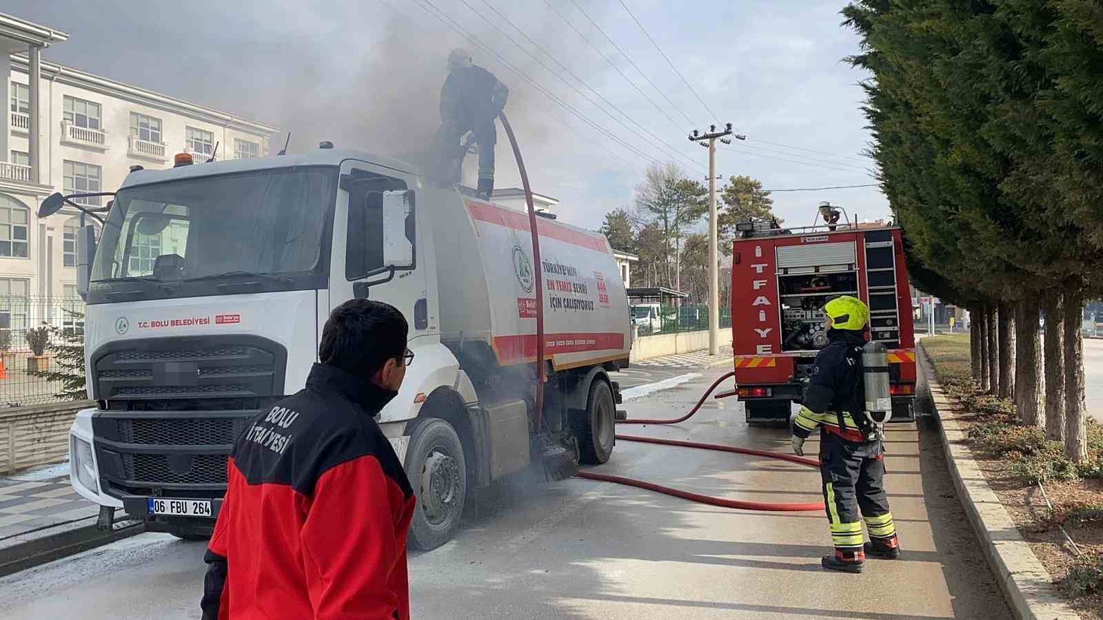 Bolu’da yol süpürme aracında yangın çıktı
