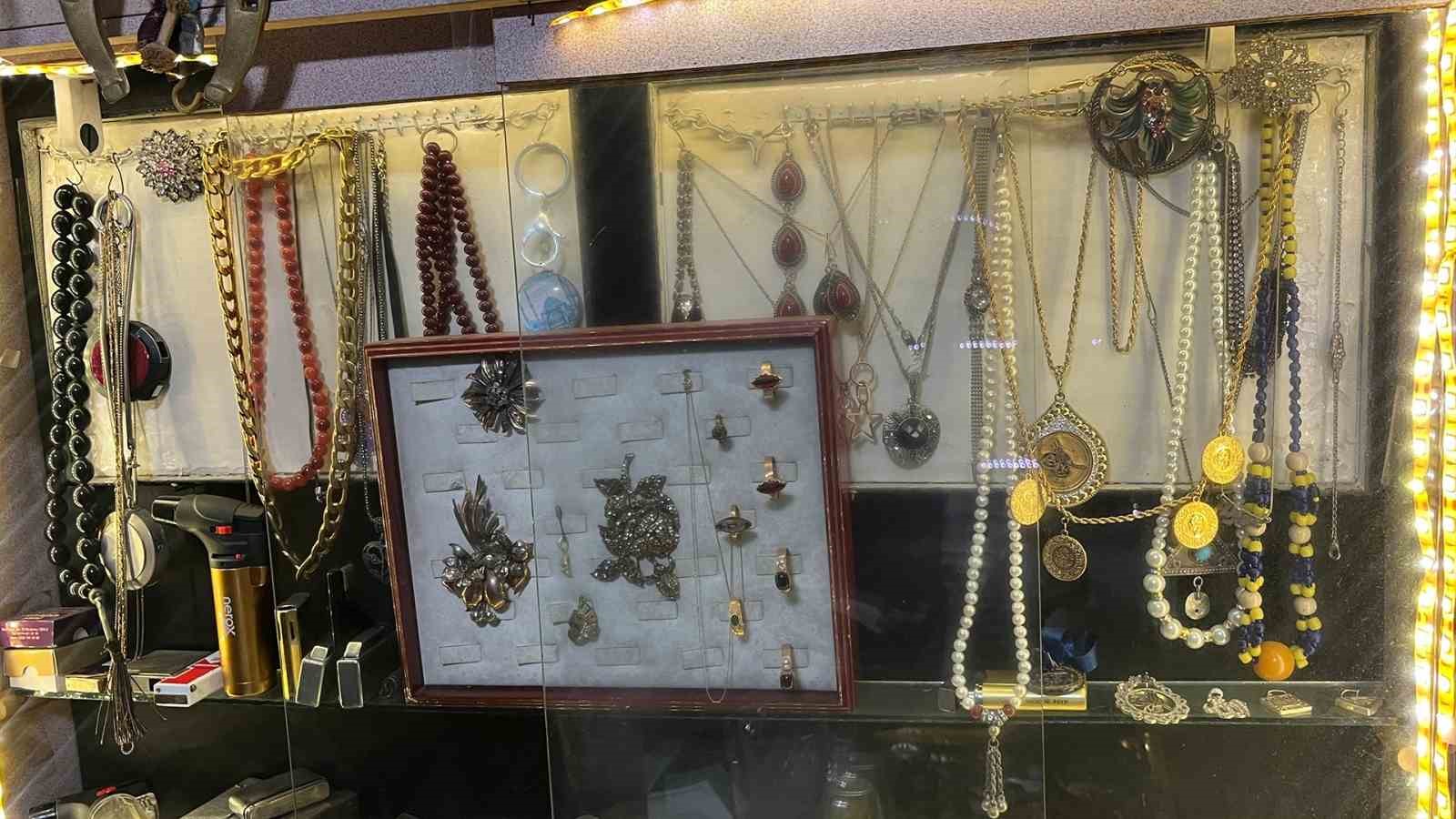 Bolulu altın ustası, 69 yıldır 20 metrekarede altına hayat veriyor
