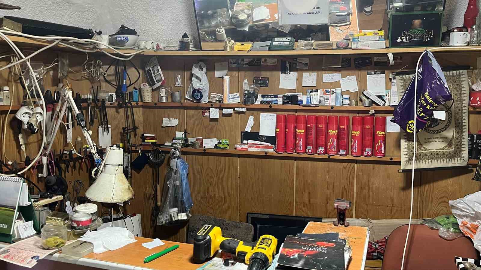 Bolulu altın ustası, 69 yıldır 20 metrekarede altına hayat veriyor
