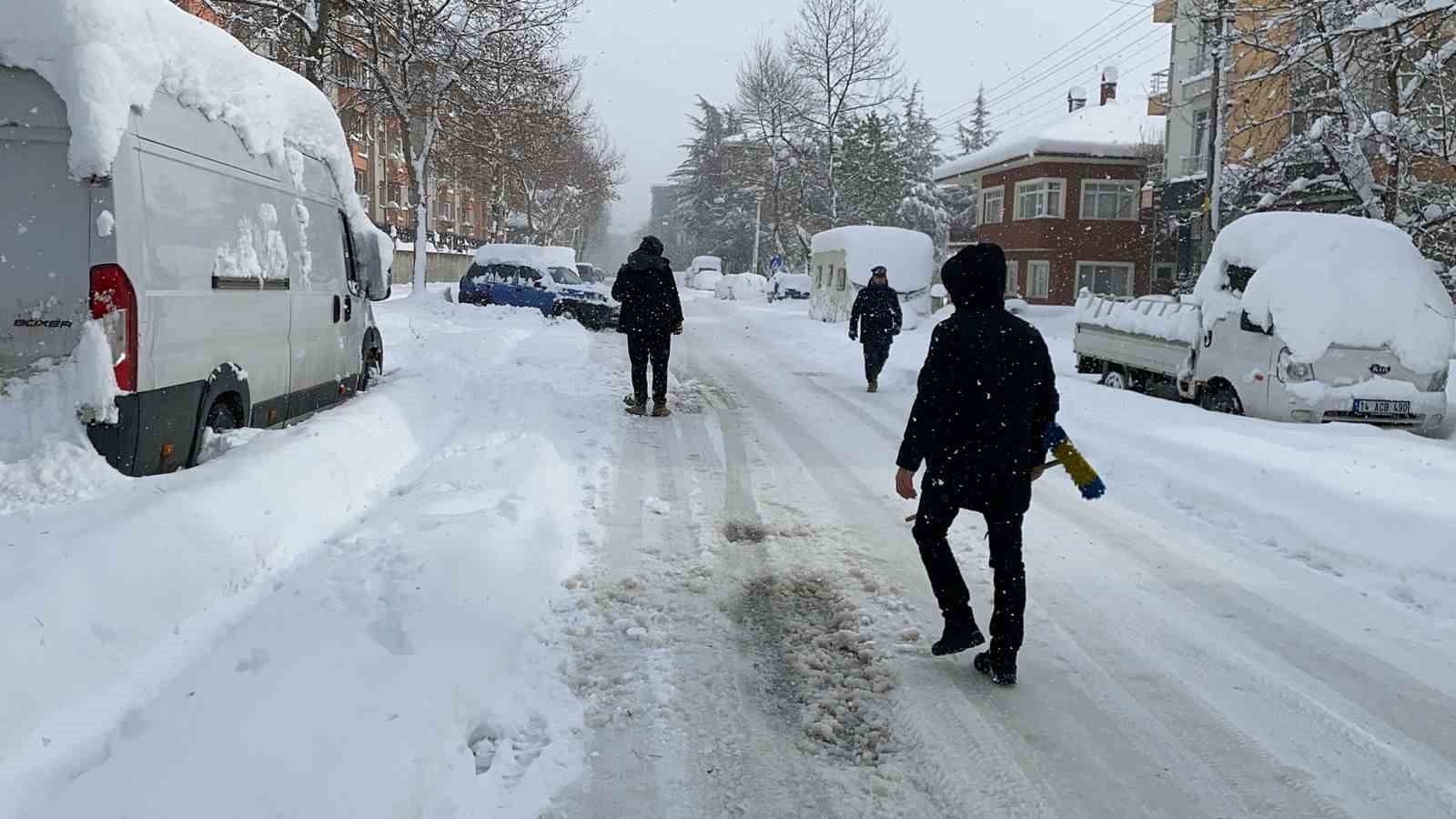 Bolu’yu kar esir aldı: "Hiç kimse panik yapmasın"
