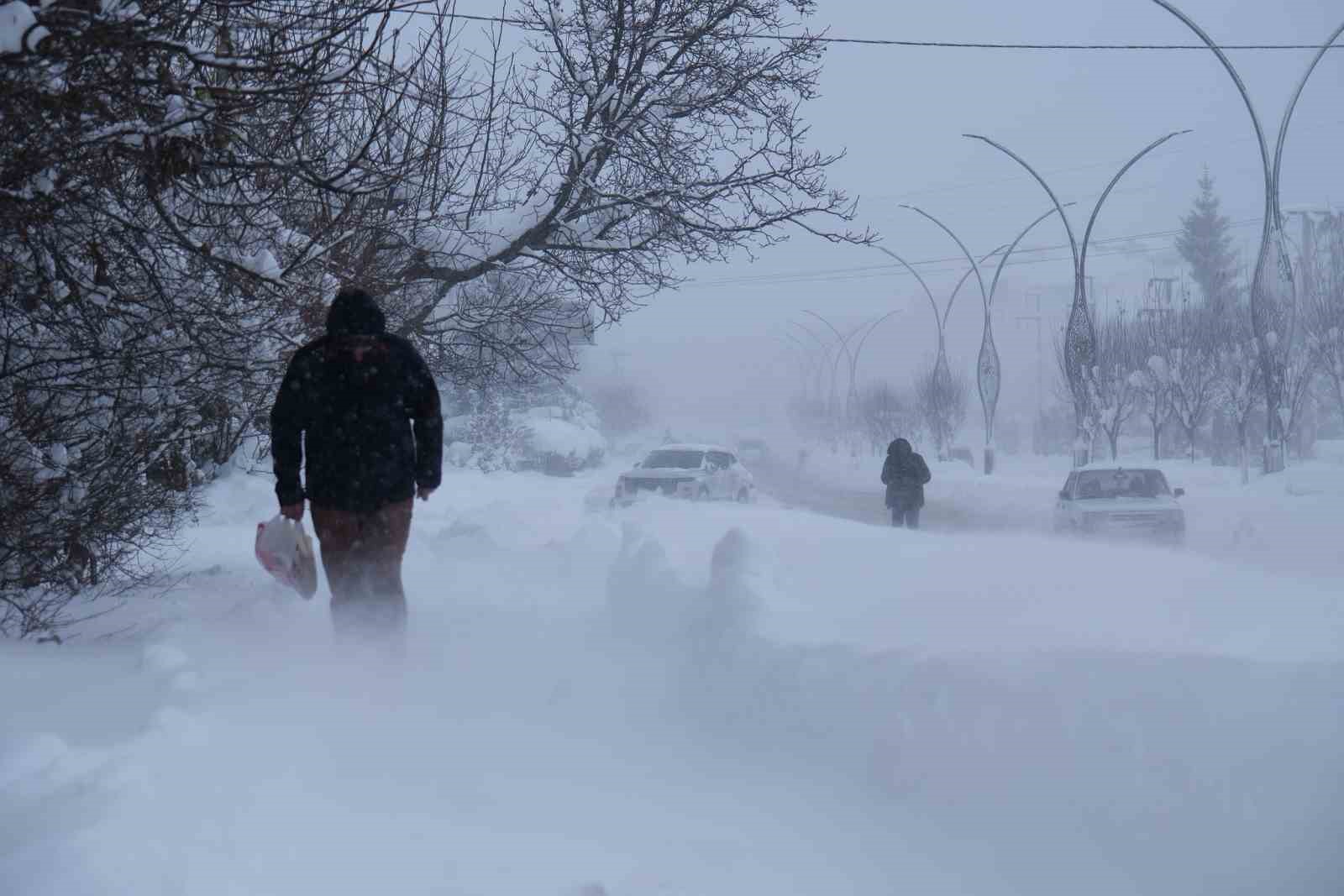 Bolu’yu kar esir aldı: "Hiç kimse panik yapmasın"
