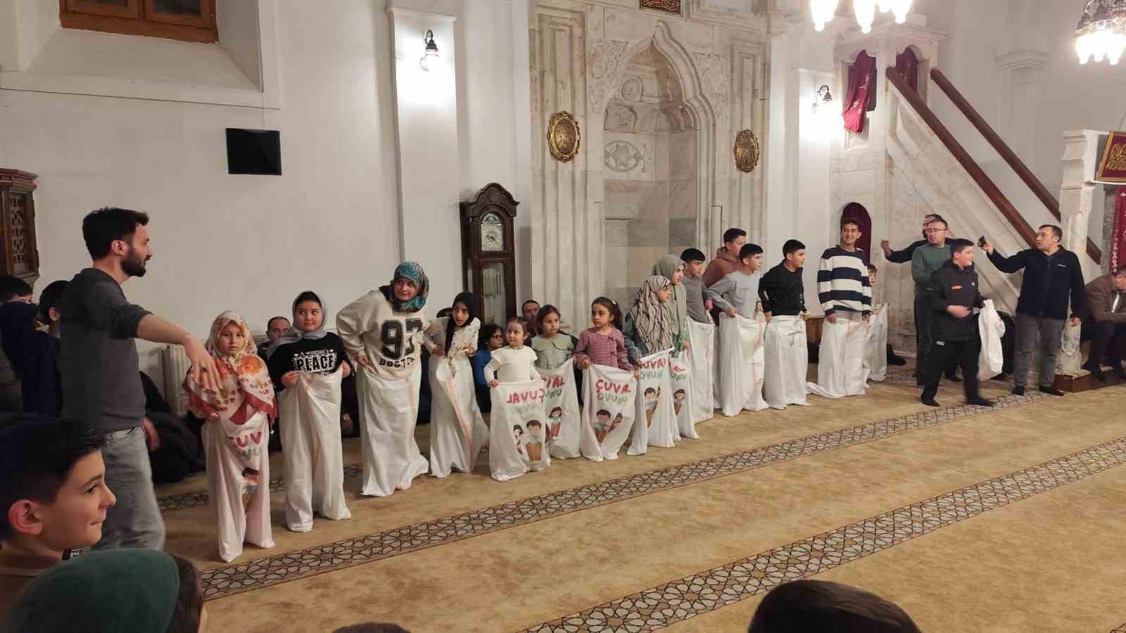 Bolvadin’de ‘Vakti Kuşanmak Projesi’ devam ediyor
Bolvadin’de ‘Vakti Kuşanmak Projesi’ devam ediyor