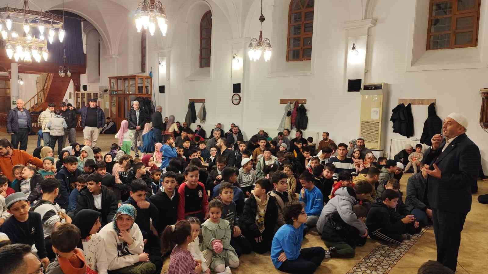 Bolvadin’de ‘Vakti Kuşanmak Projesi’ devam ediyor
Bolvadin’de ‘Vakti Kuşanmak Projesi’ devam ediyor