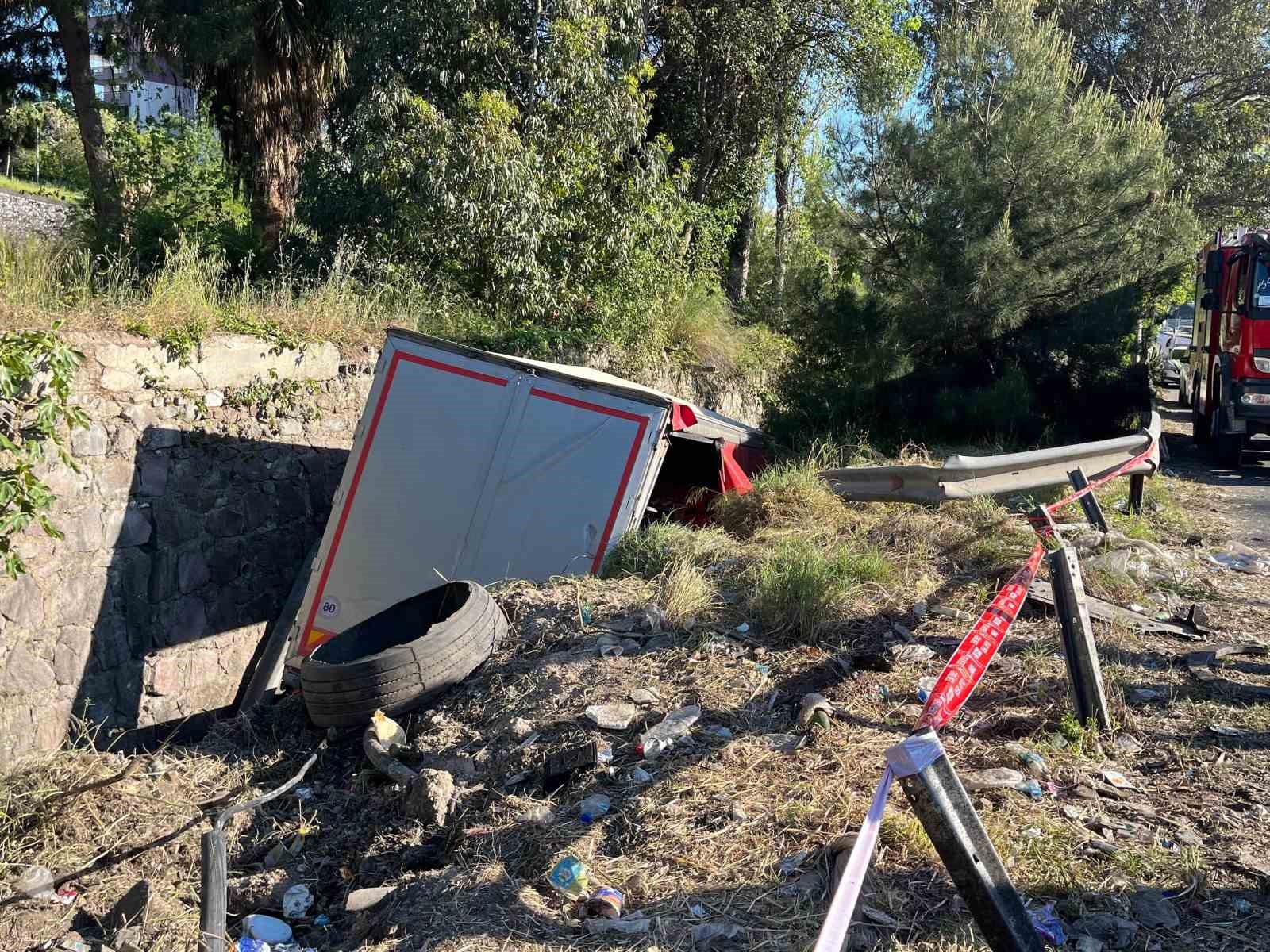 Bornova’da feci kaza: 1 ölü, 7 yaralı
