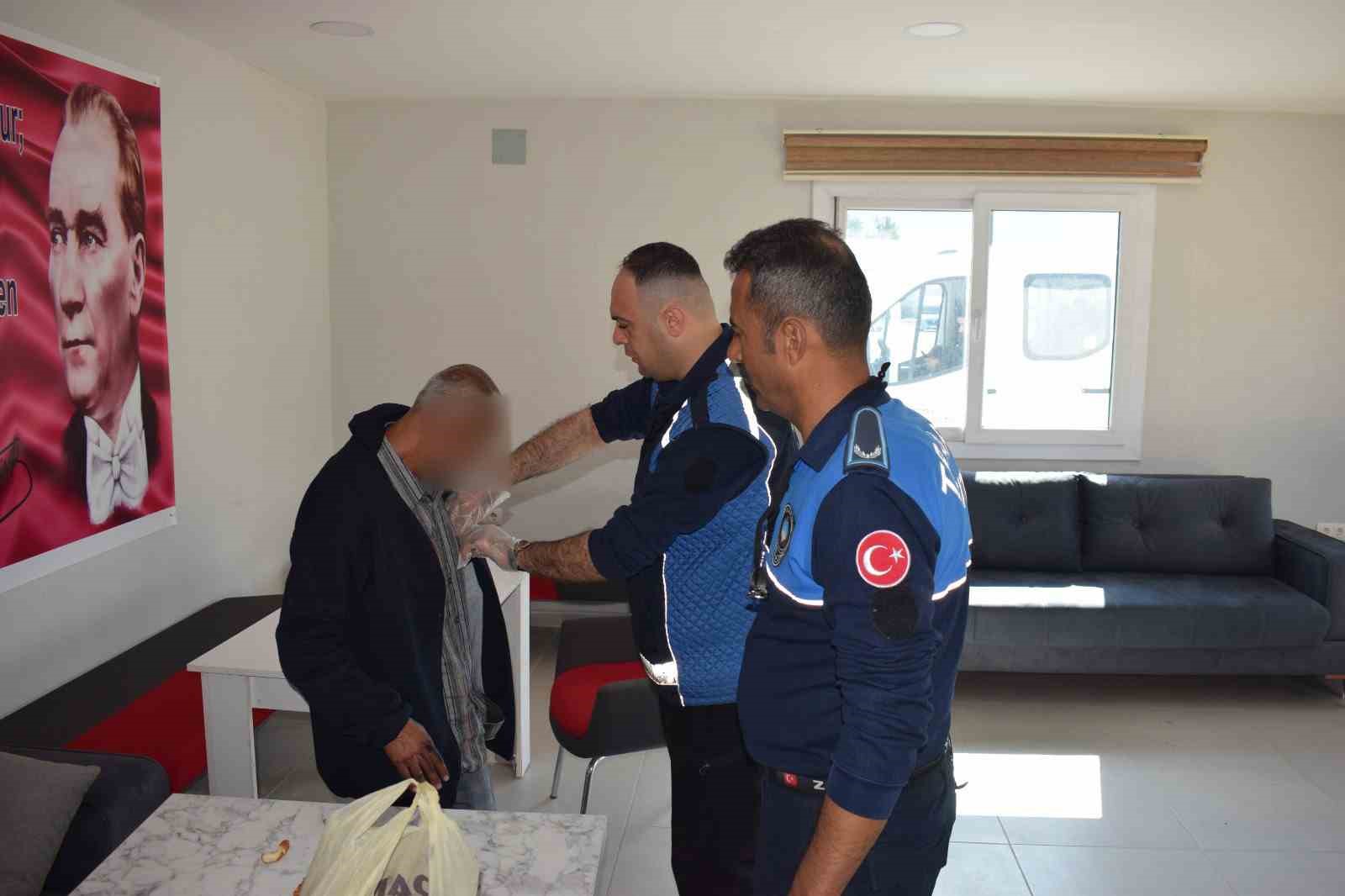 Boş cebi olmayan dilencinin üzerinden 2 bin TL para çıktı
