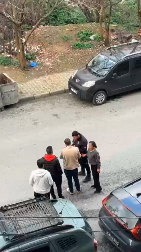 Boşanma aşamasında olduğu eşinin sevgilisine sokakta bıçakla saldırdı
