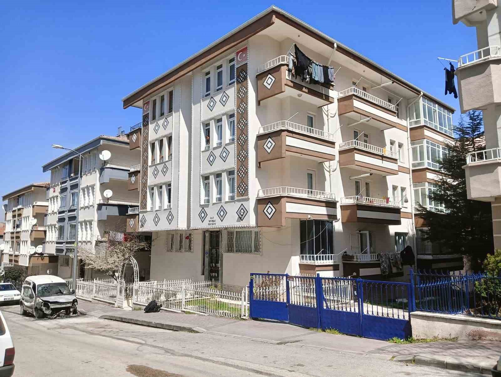 Boşanma aşamasındaki eşi tarafından evi kurşunlandı, aracı yakıldı
