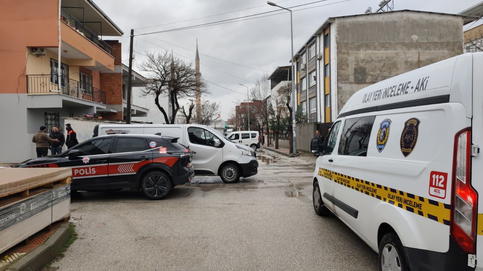 Boşanma aşamasındaki karısını sokak ortasında öldürdü

