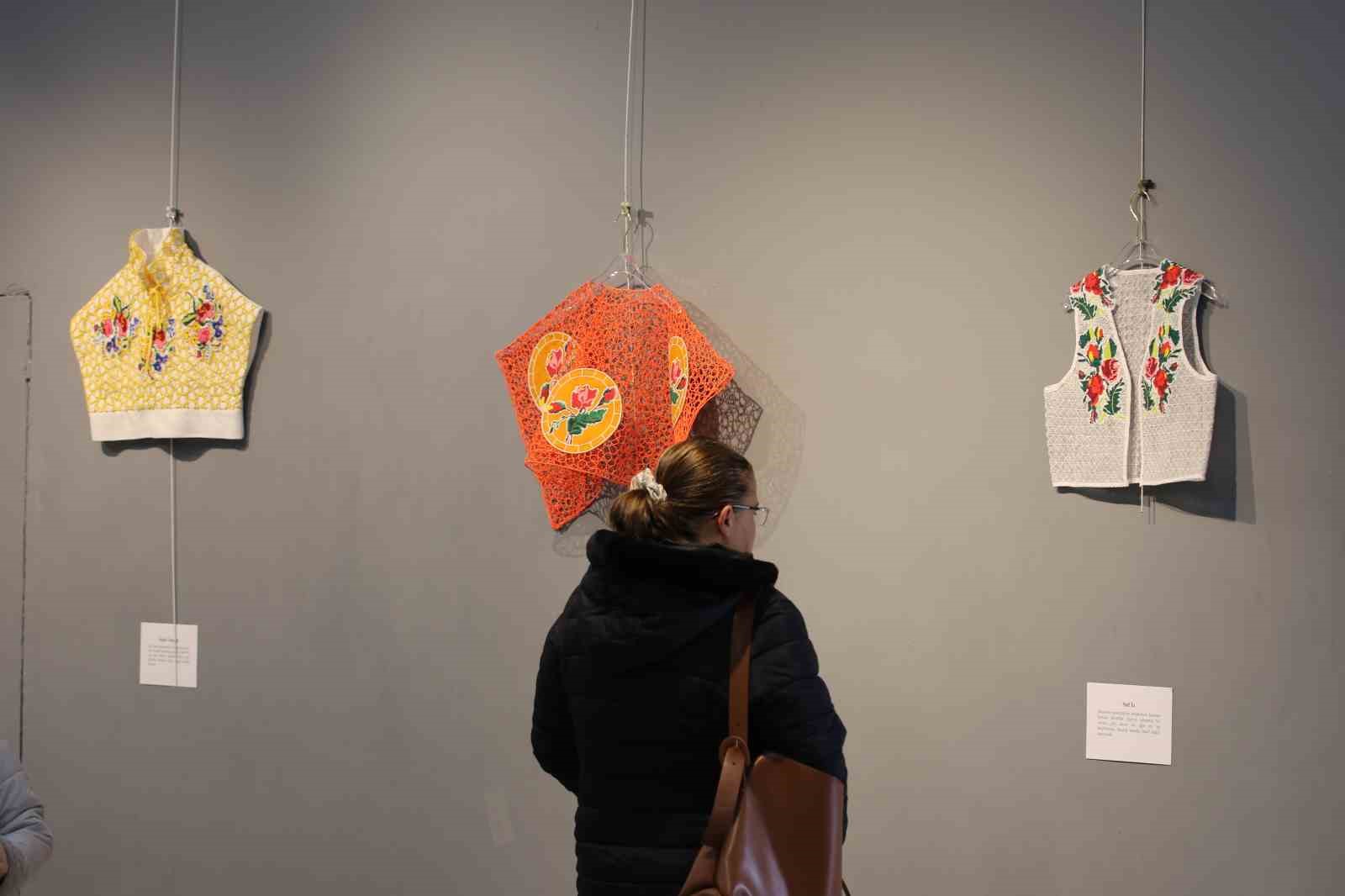 Boşluğun Hafızası Sergisi sanatseverlerle buluştu
Boşluğun Hafızası Sergisi sanatseverlerle buluştu