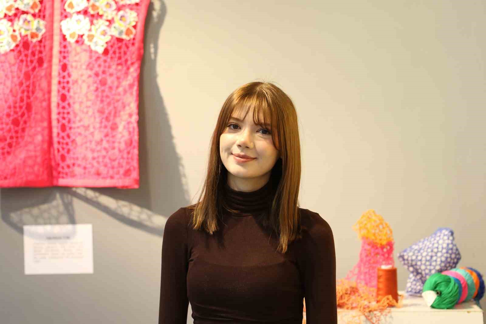 Boşluğun Hafızası Sergisi sanatseverlerle buluştu
Boşluğun Hafızası Sergisi sanatseverlerle buluştu