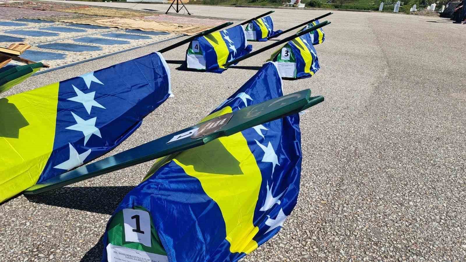 Bosna Hersek Savaşı sırasında öldürülen 6 kişi toprağa verildi
