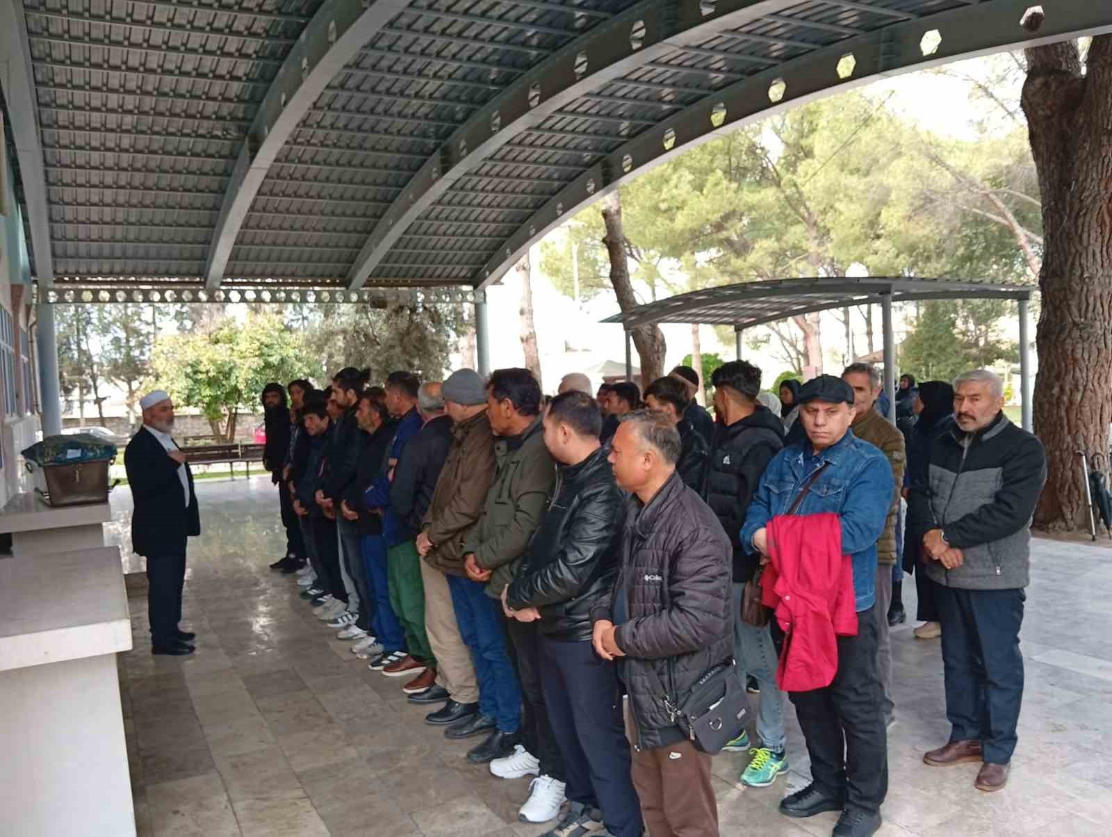 Bot faciasında hayatını kaybeden Afgan çocuk Denizli’de toprağa verildi
Bot faciasında hayatını kaybeden Afgan çocuk Denizli’de toprağa verildi