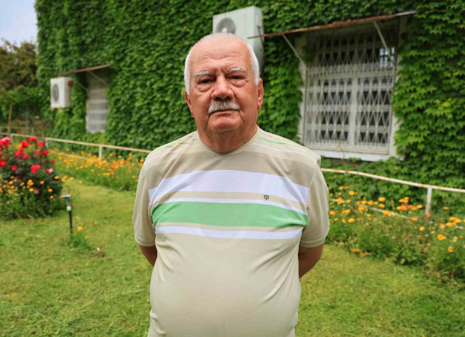 Botanik bahçeyi andıran cami, yeniden sarmaşıklarına kavuştu
