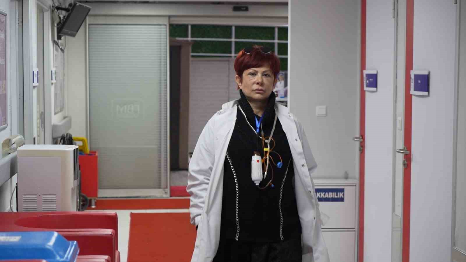 Boynunda kemoterapi, kalbinde meslek aşkı: İki farklı kanser ile mücadele eden hekimin sarsılmaz azmi
Boynunda kemoterapi, kalbinde meslek aşkı: İki farklı kanser ile mücadele eden hekimin sarsılmaz azmi