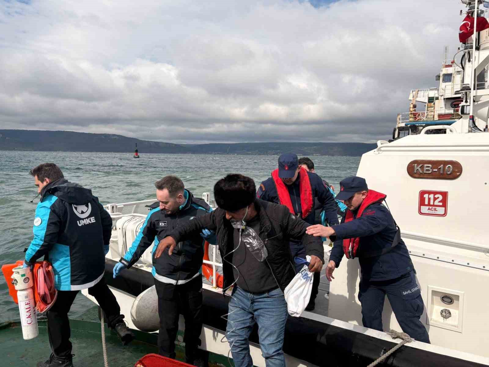 Bozcaada açıklarında ticari gemide rahatsızlanan bir kişinin tıbbi tahliyesi gerçekleştirildi
