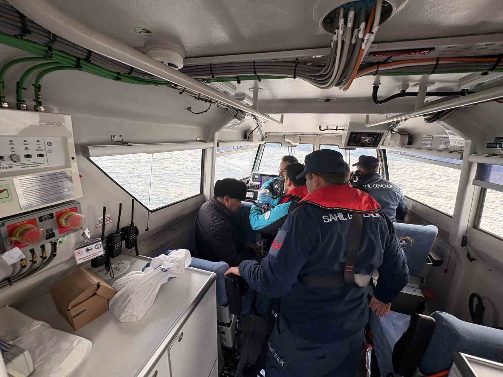 Bozcaada açıklarında ticari gemide rahatsızlanan bir kişinin tıbbi tahliyesi gerçekleştirildi
