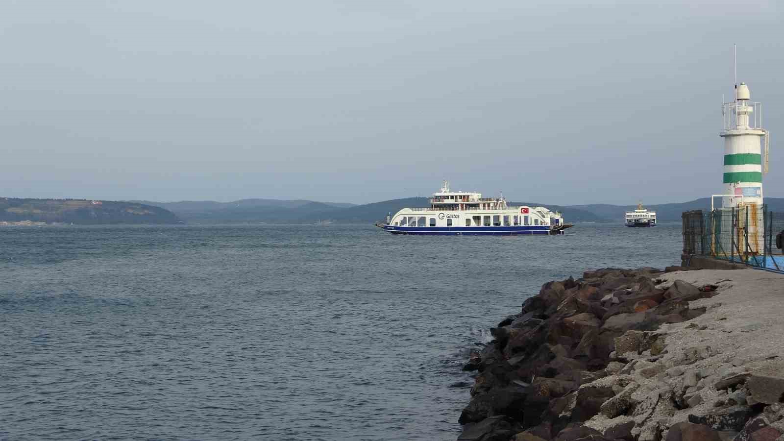 Bozcaada ve Gökçeada’ya feribot seferlerine fırtına engeli

