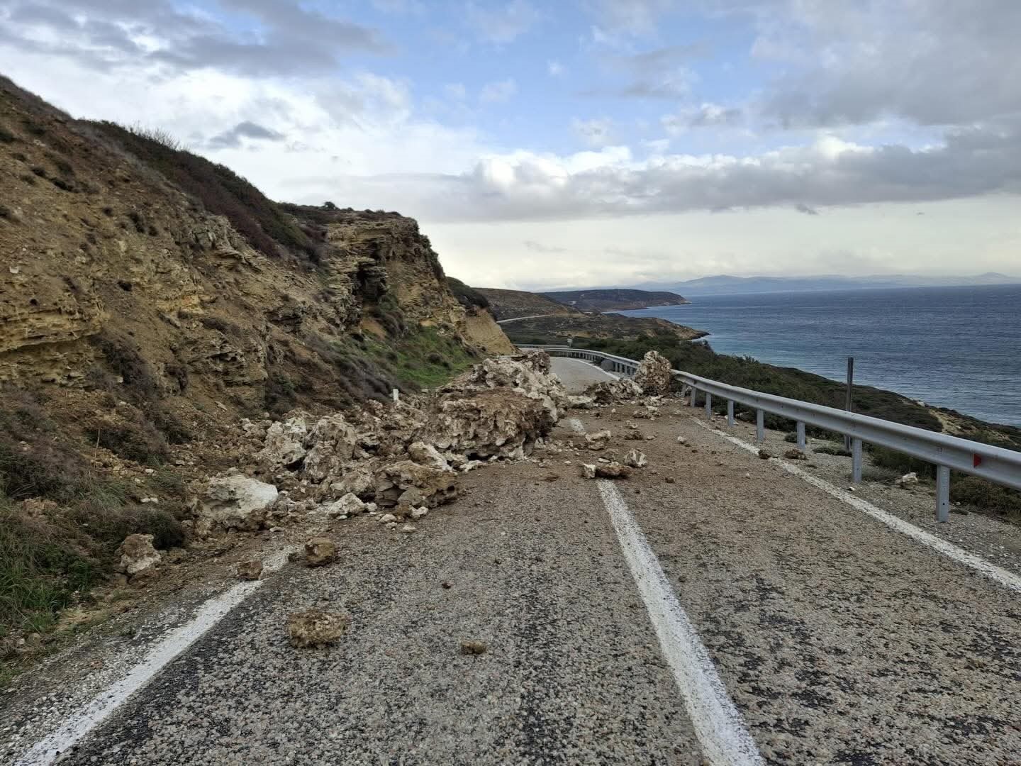 Bozcaada’da heyelan
