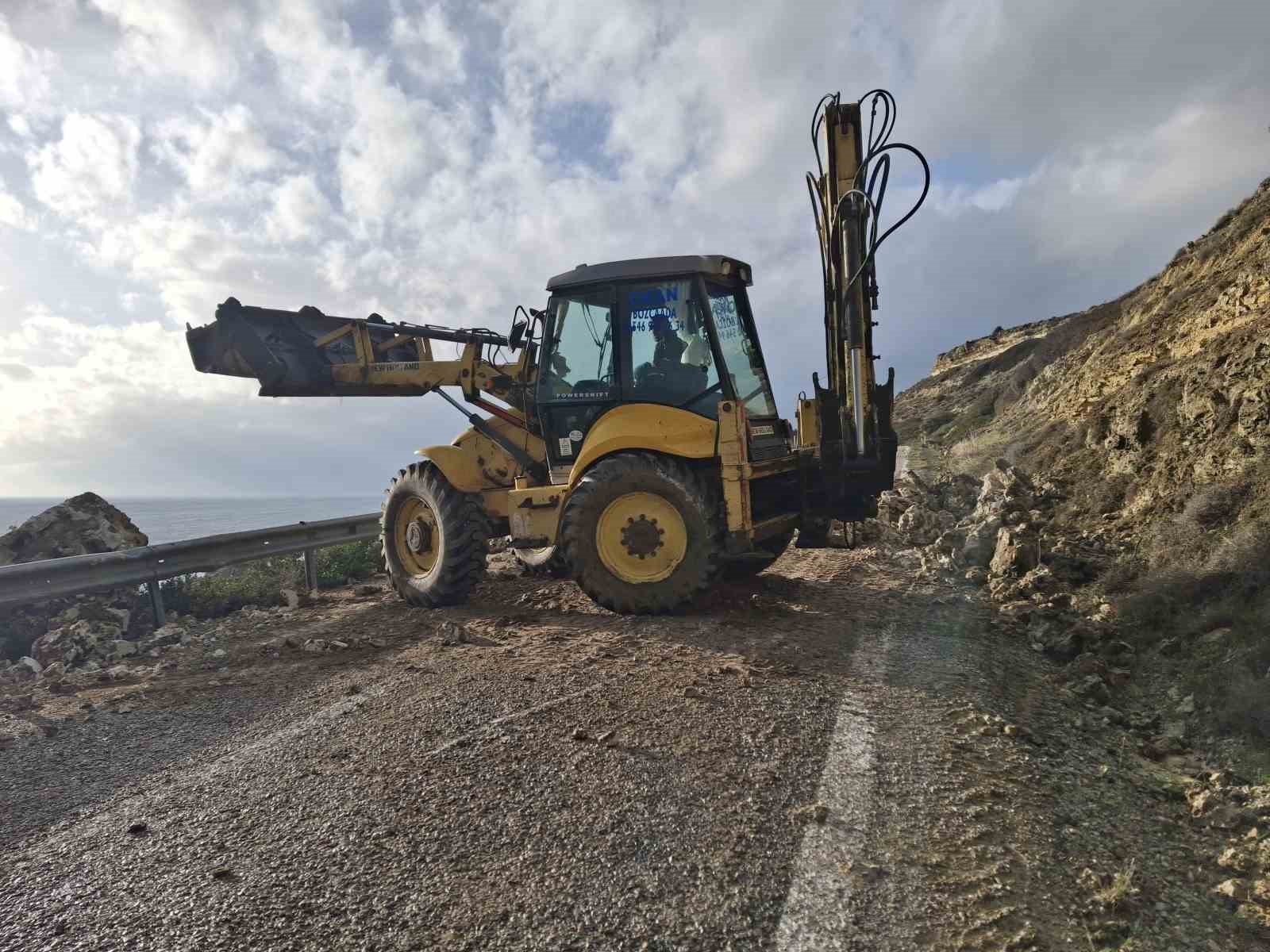 Bozcaada’da heyelan
