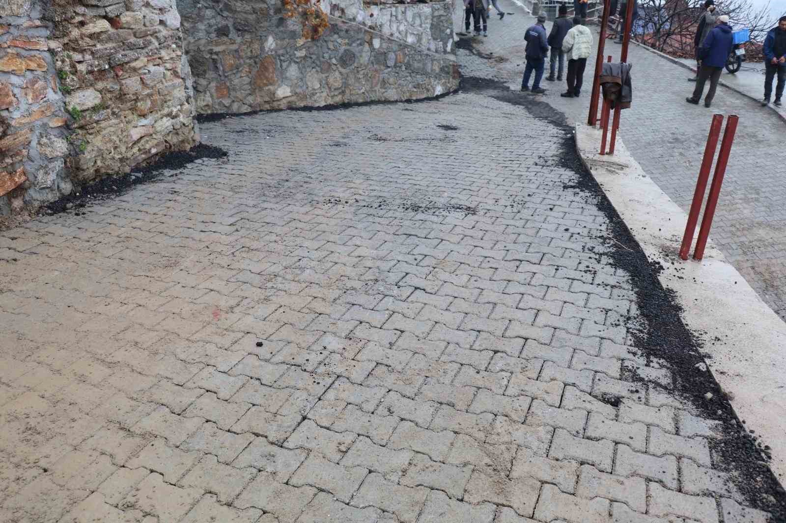 Bozdoğan Belediyesi, genç kızın yol isteğini yerine getirdi
Bozdoğan Belediyesi, genç kızın yol isteğini yerine getirdi