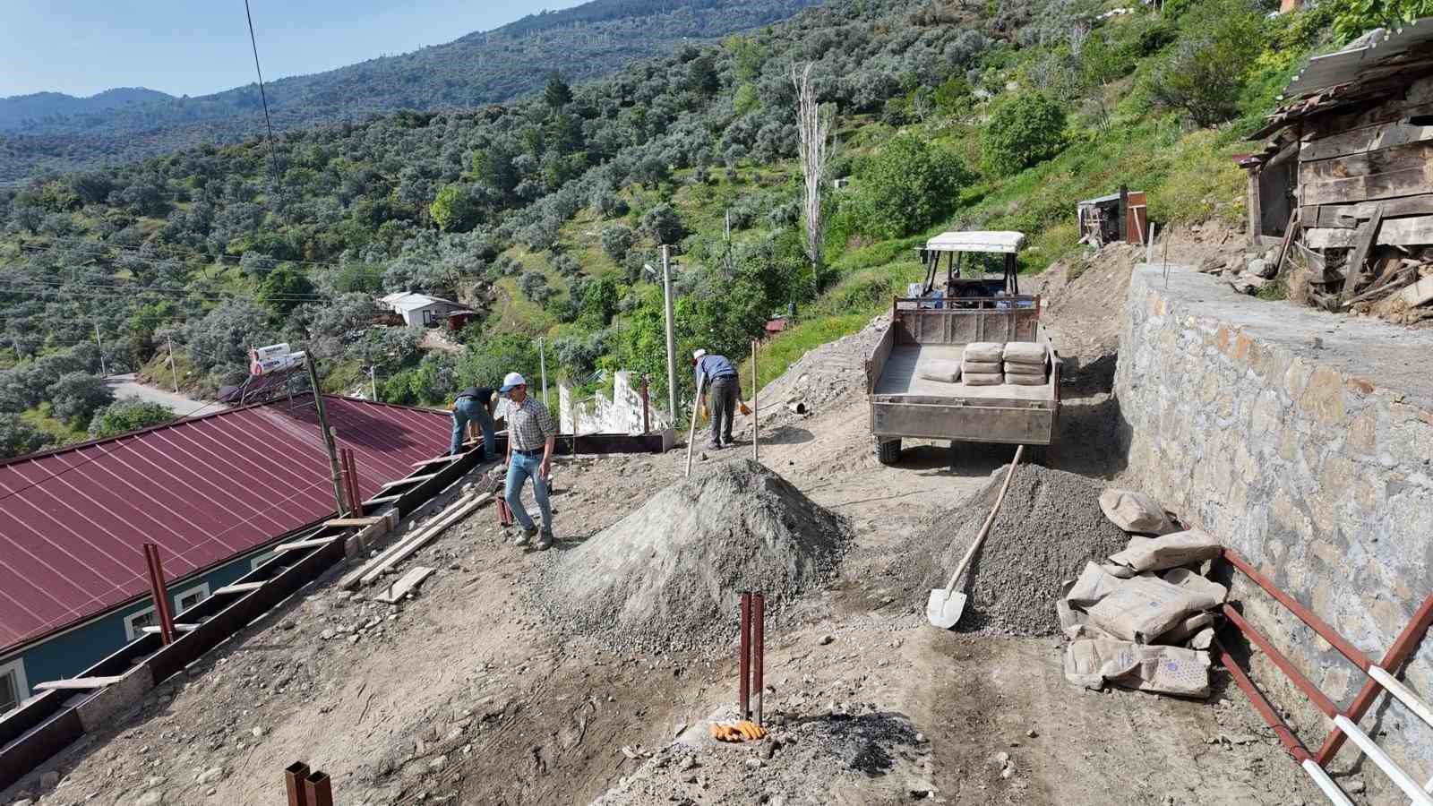 Bozdoğan Belediyesi, genç kızın yol isteğini yerine getirdi
Bozdoğan Belediyesi, genç kızın yol isteğini yerine getirdi