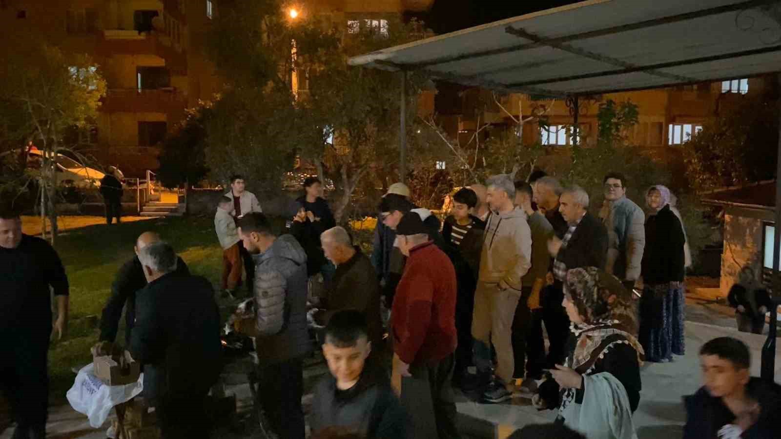 Bozdoğan Belediyesi’nden Kadir Gecesi’nde vatandaşlara ikram
