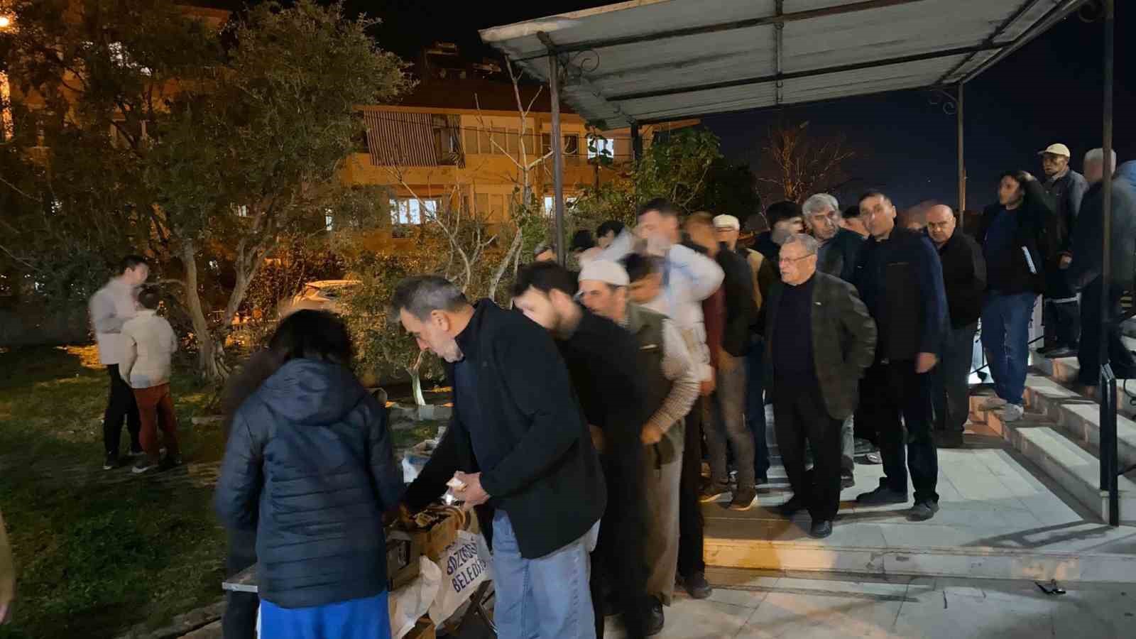 Bozdoğan Belediyesi’nden Kadir Gecesi’nde vatandaşlara ikram
