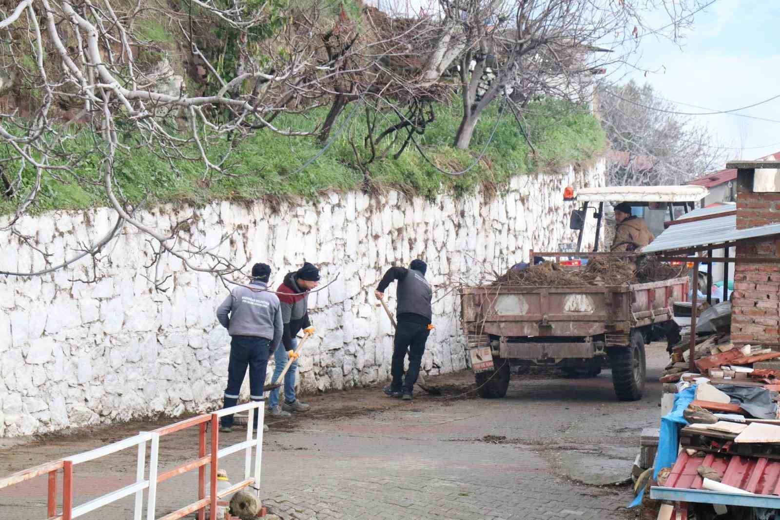 Bozdoğan Belediyesi’nden Madran Mahallesi’nde kapsamlı temizlik çalışması
