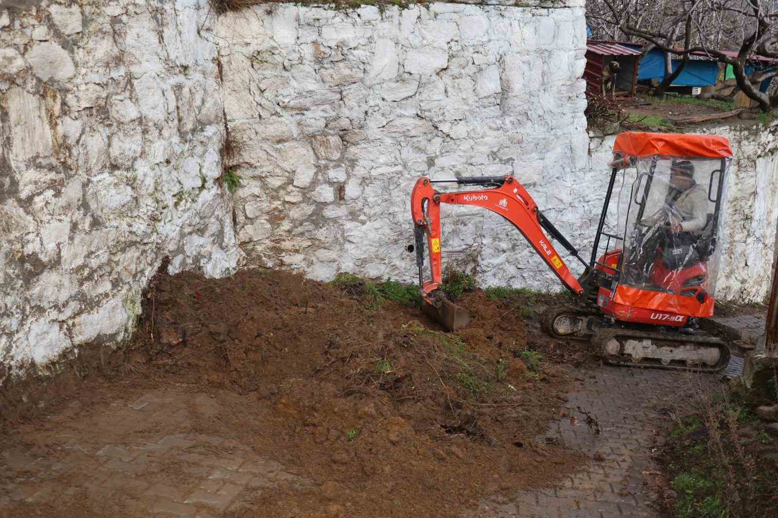 Bozdoğan Belediyesi’nden Madran Mahallesi’nde kapsamlı temizlik çalışması
