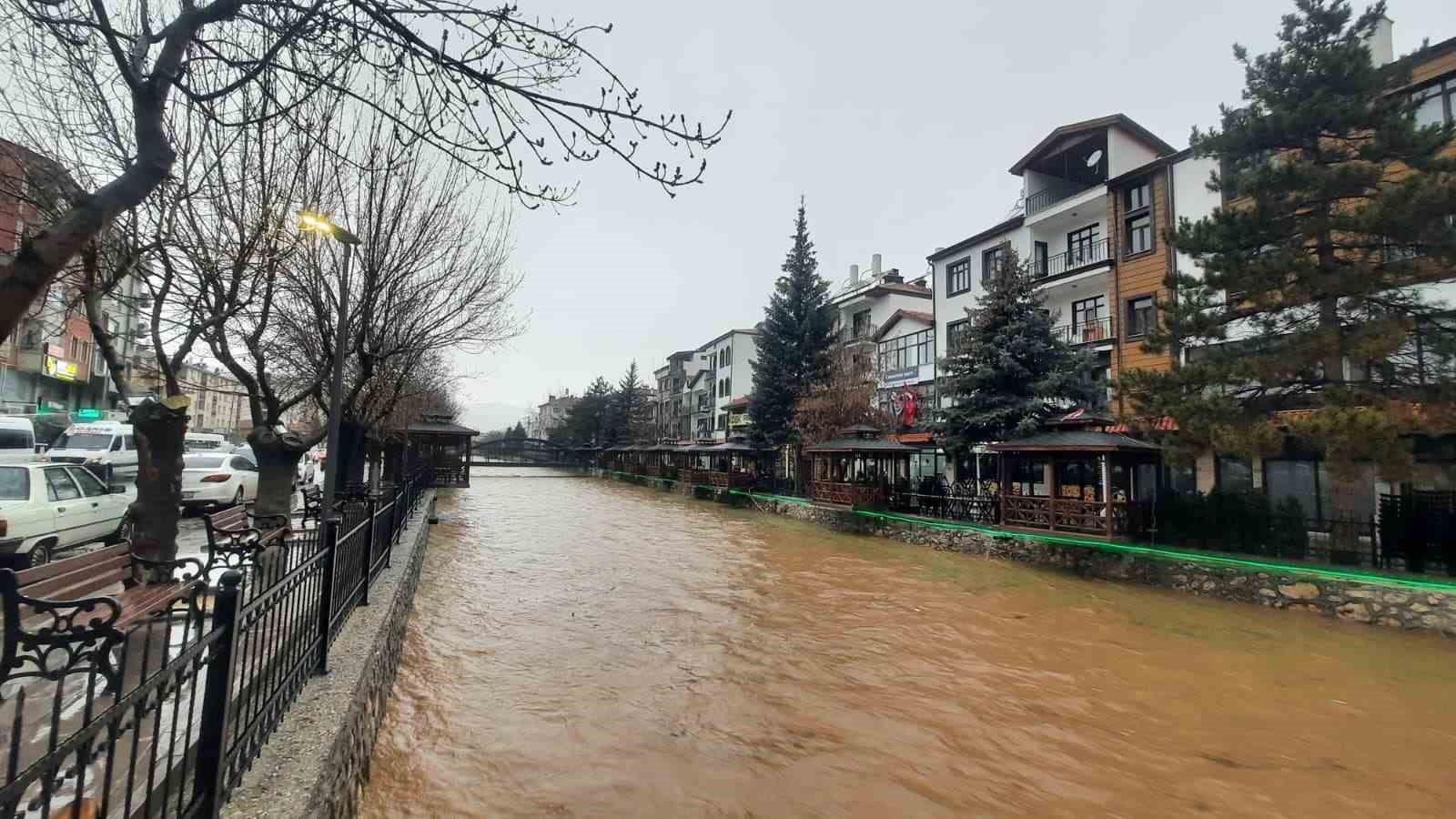 Bozkır’da sular yükseldi, araziler su altında kaldı
