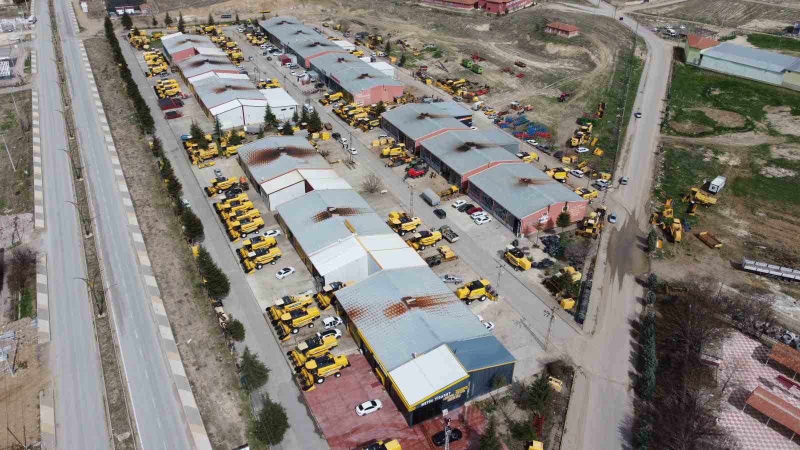 Bozkırın sarı devleri hasat için bakıma alındı
Bozkırın sarı devleri hasat için bakıma alındı