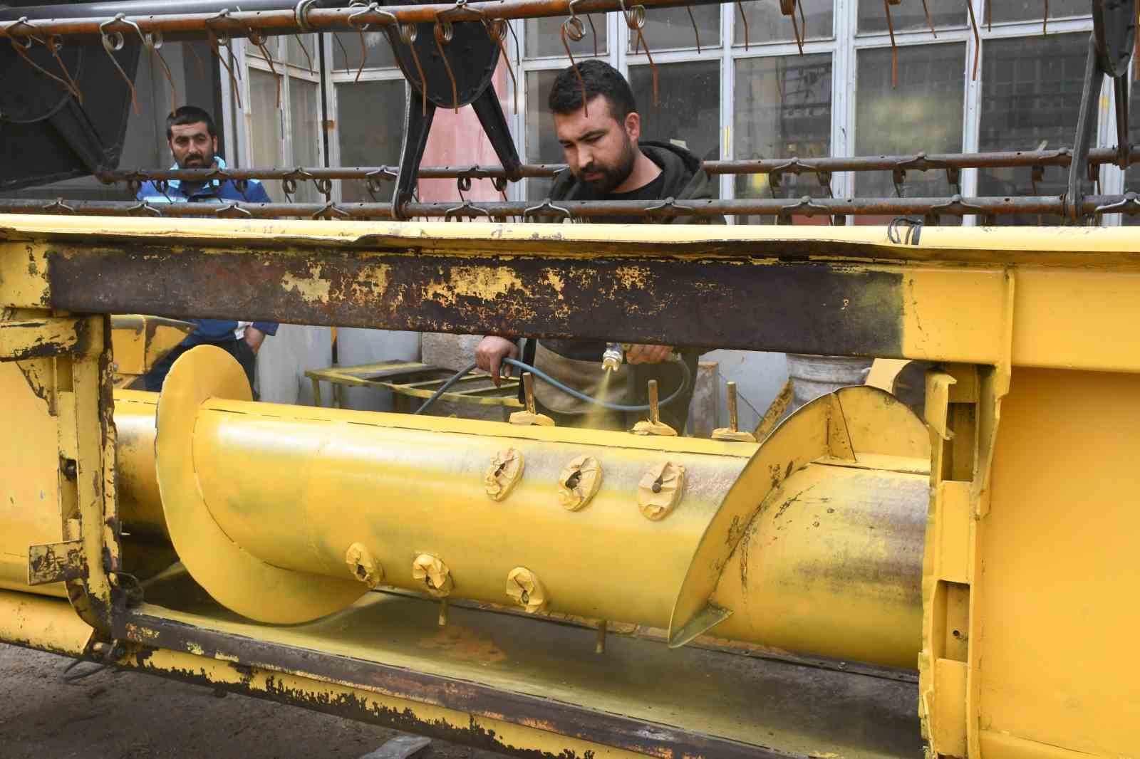 Bozkırın sarı devleri hasat için bakıma alındı
Bozkırın sarı devleri hasat için bakıma alındı