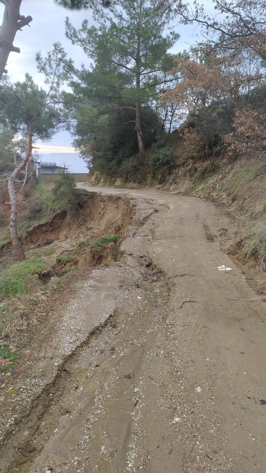 Bozuk yol yağışların ardından çileye döndü
