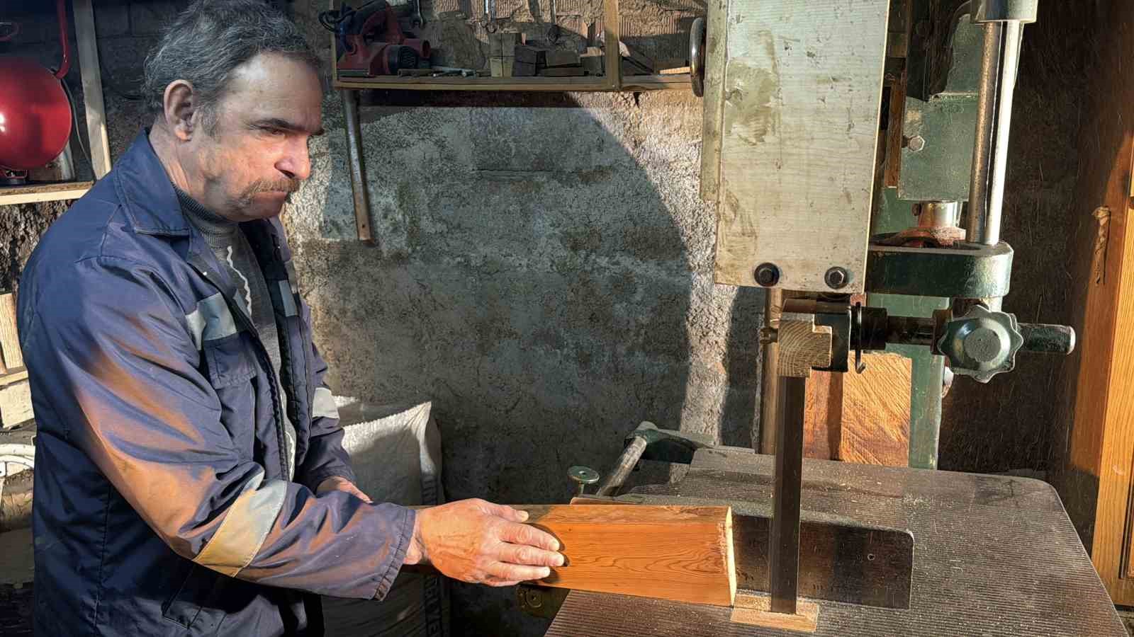 Bozulan kemençesini tamir ederken usta oldu
