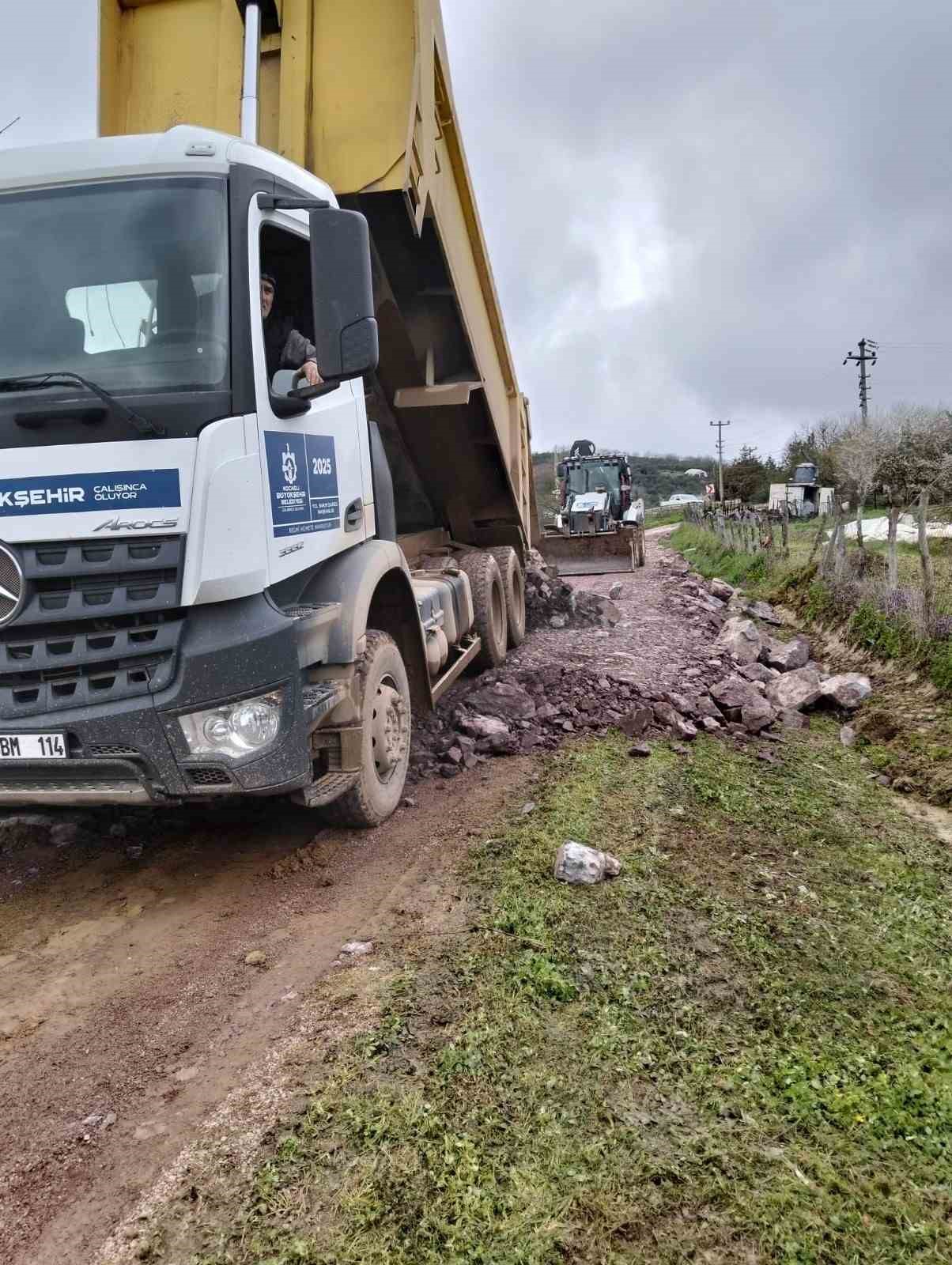 Bozulan yollara hızlı müdahale
