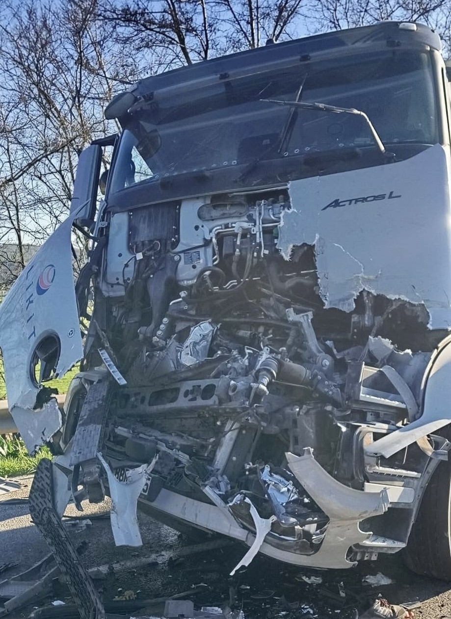 Bozüyük’te 2 tır çarpıştı, 1 yaralı
