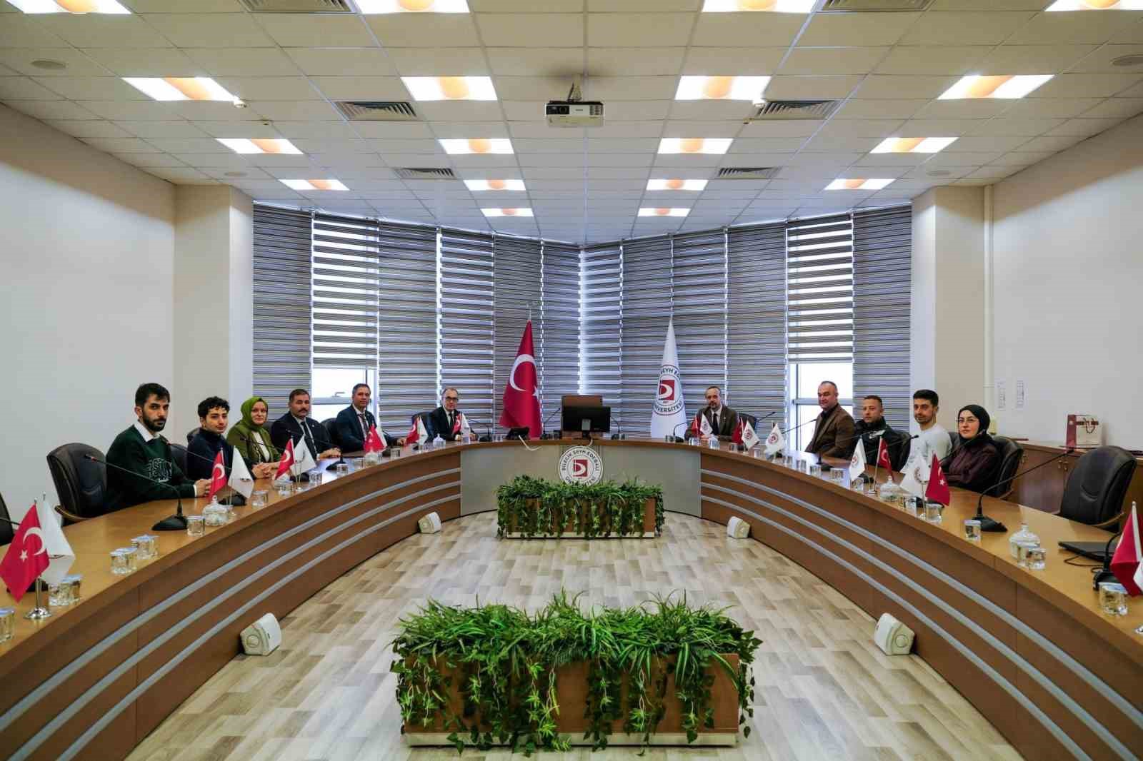 BŞEÜ’de satranç etkinliğinde başarı gösterenler ödüllendirildi
BŞEÜ’de satranç etkinliğinde başarı gösterenler ödüllendirildi