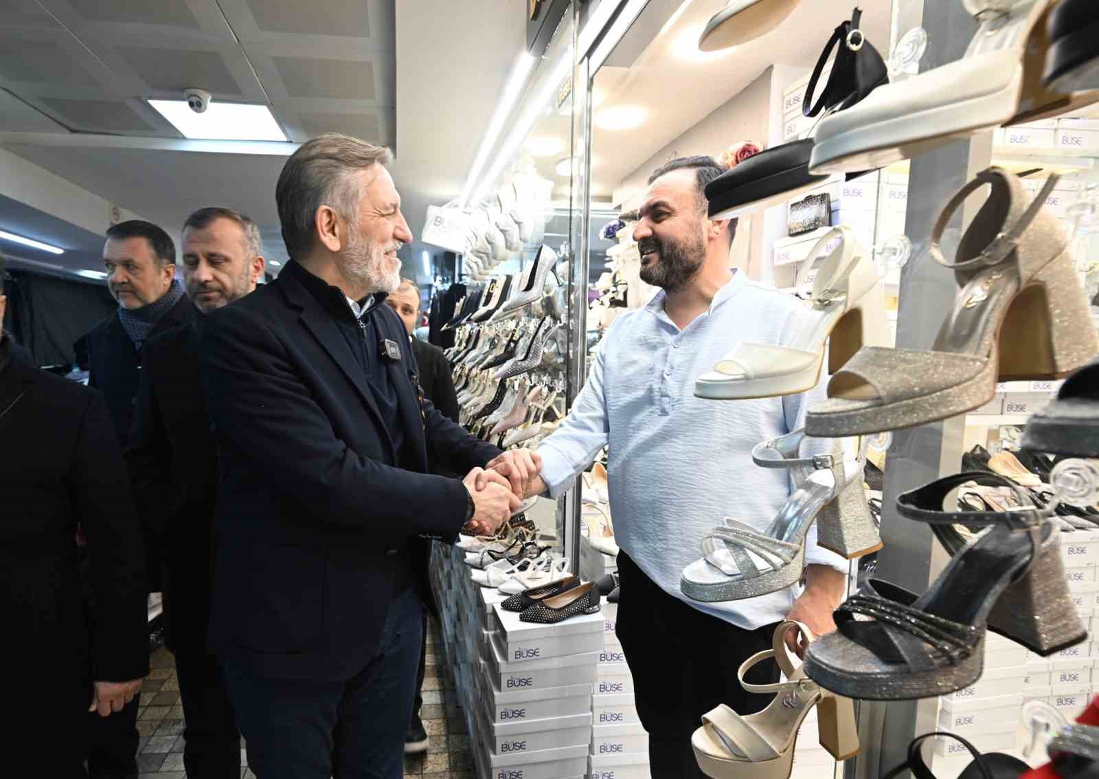 BTSO Başkanı Burkay, tarihi çarşıda esnafla buluştu
