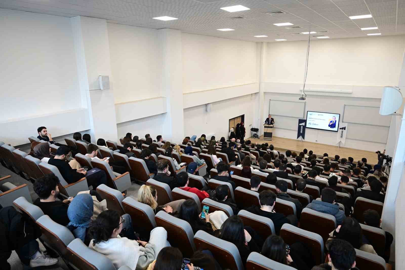 BTSO Başkanı İbrahim Burkay’dan gençlere dönüşüm mesajı
BTSO Başkanı İbrahim Burkay’dan gençlere dönüşüm mesajı