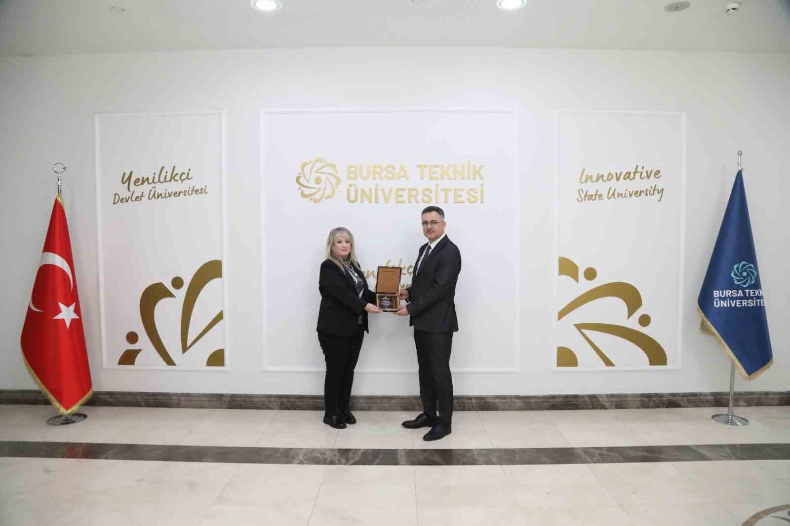 BTÜ’de personele vefa ödülü
