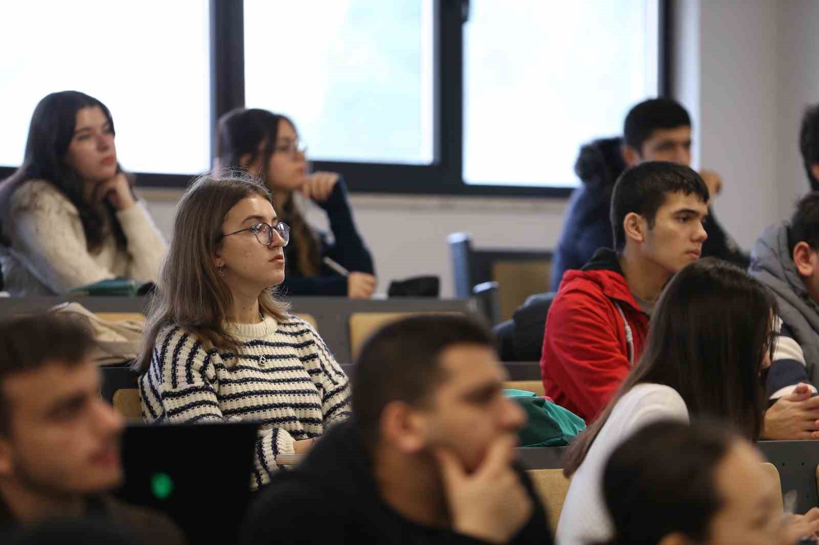 BTÜ’nün tercihten önce üniversiteni yaşa projesi tescillendi
BTÜ’nün tercihten önce üniversiteni yaşa projesi tescillendi