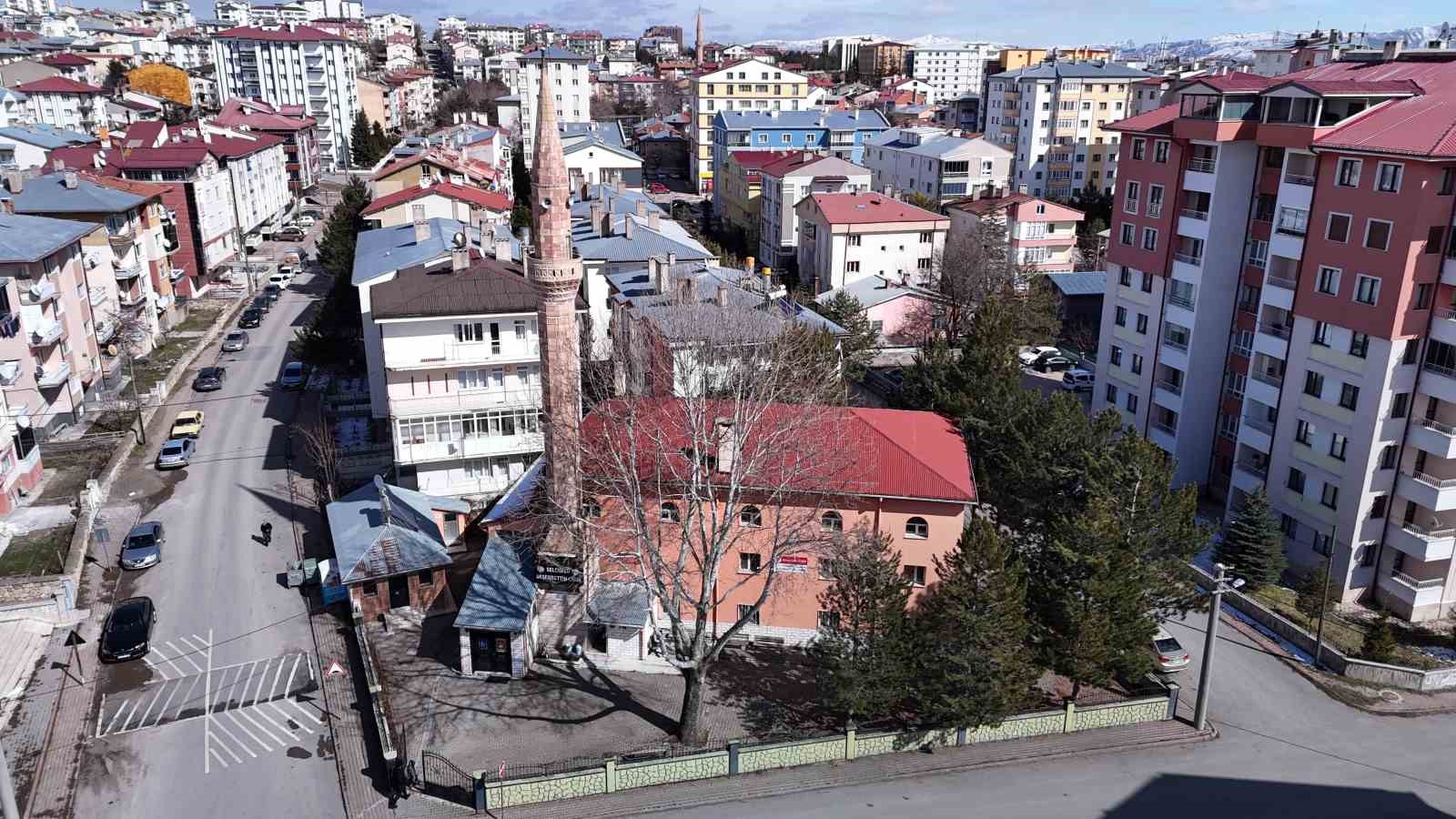 Bu bakkalda parayla değil dua ile alışveriş yapılıyor
