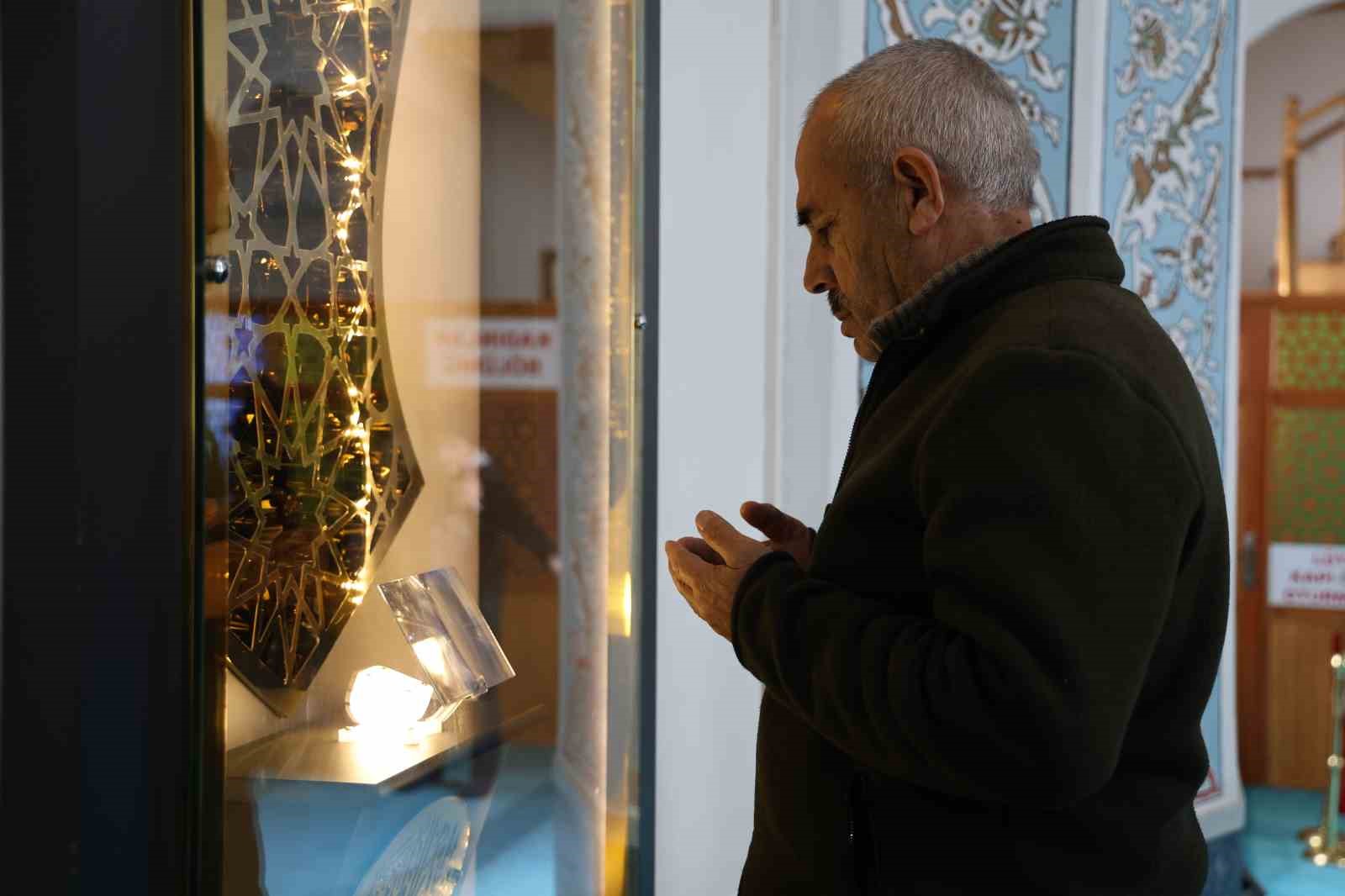 Bu camide Peygamber Efendimiz ’in Sakal-ı Şerifi her gün ziyarete açık
