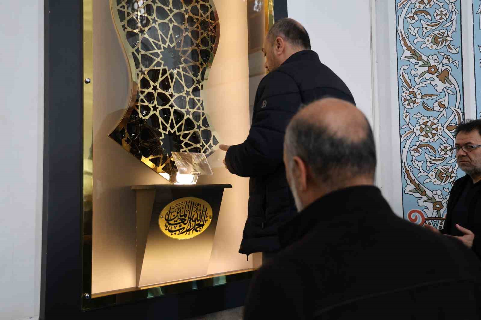 Bu camide Peygamber Efendimiz ’in Sakal-ı Şerifi her gün ziyarete açık
